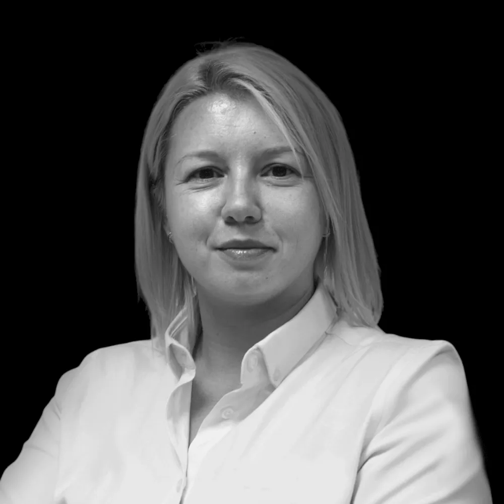 Portrait of Clara Dan, photography in black and white.