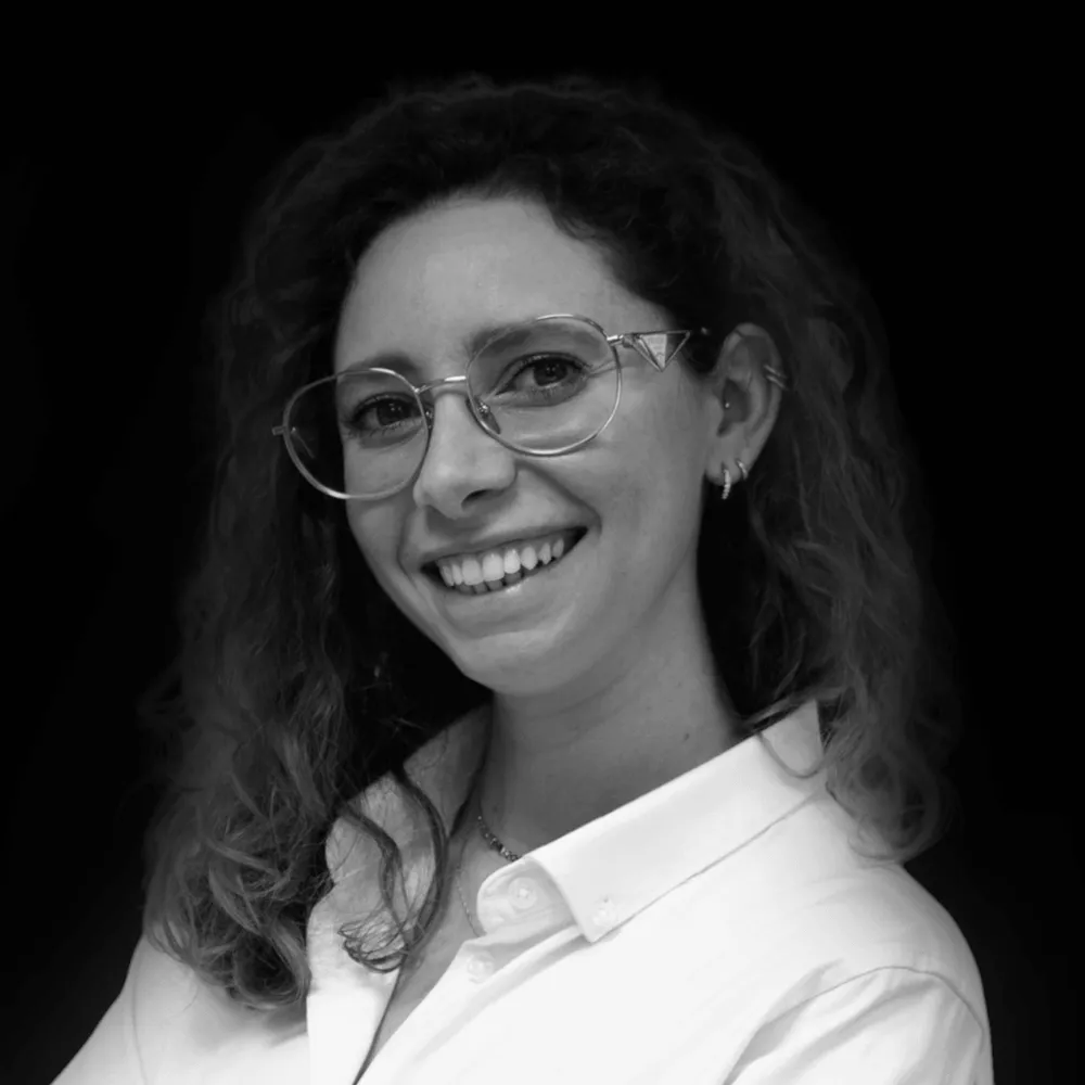 Portrait of Manuela Mangano, photography in black and white.