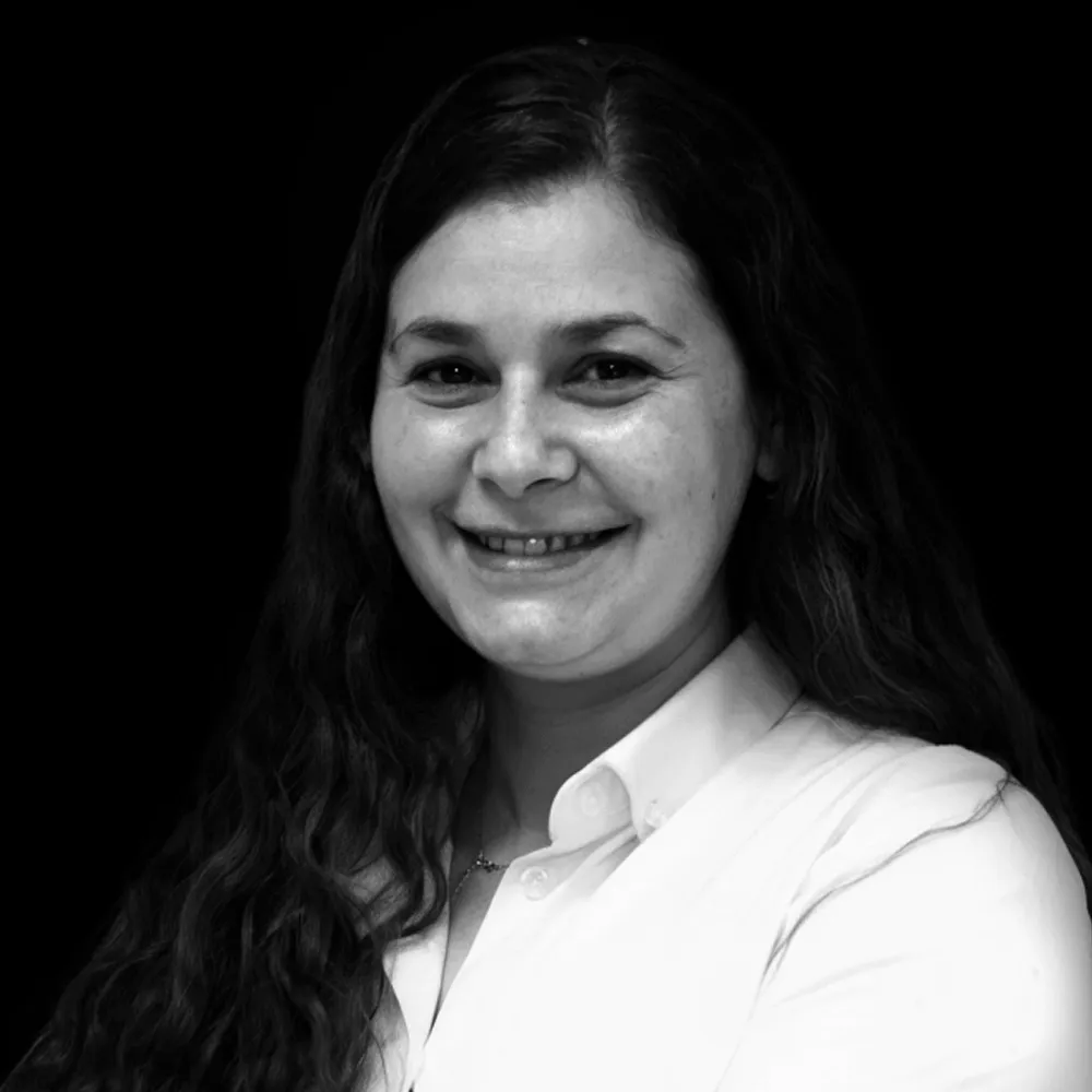 Portrait of Alina Dulhac, photography in black and white.