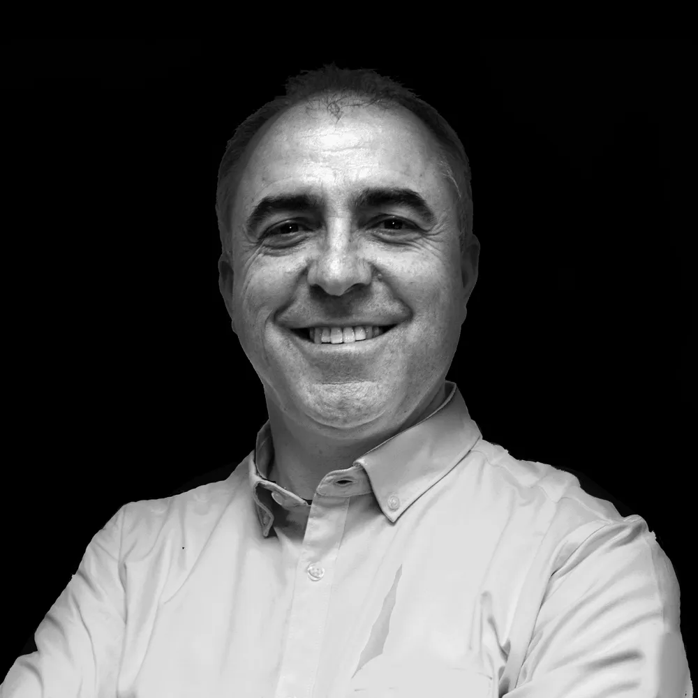 Portrait of Victor Teixiné, photography in black and white.