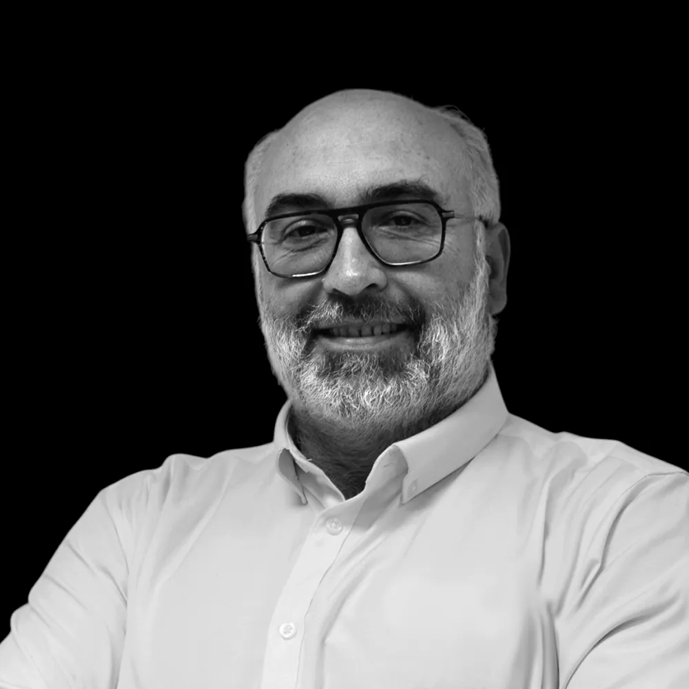 Portrait of Ismael Orús, photography in black and white.