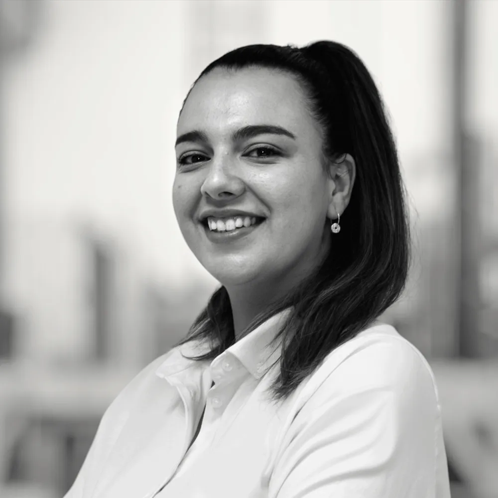 Portrait of Andrea Gutiérrez, photography in black and white.